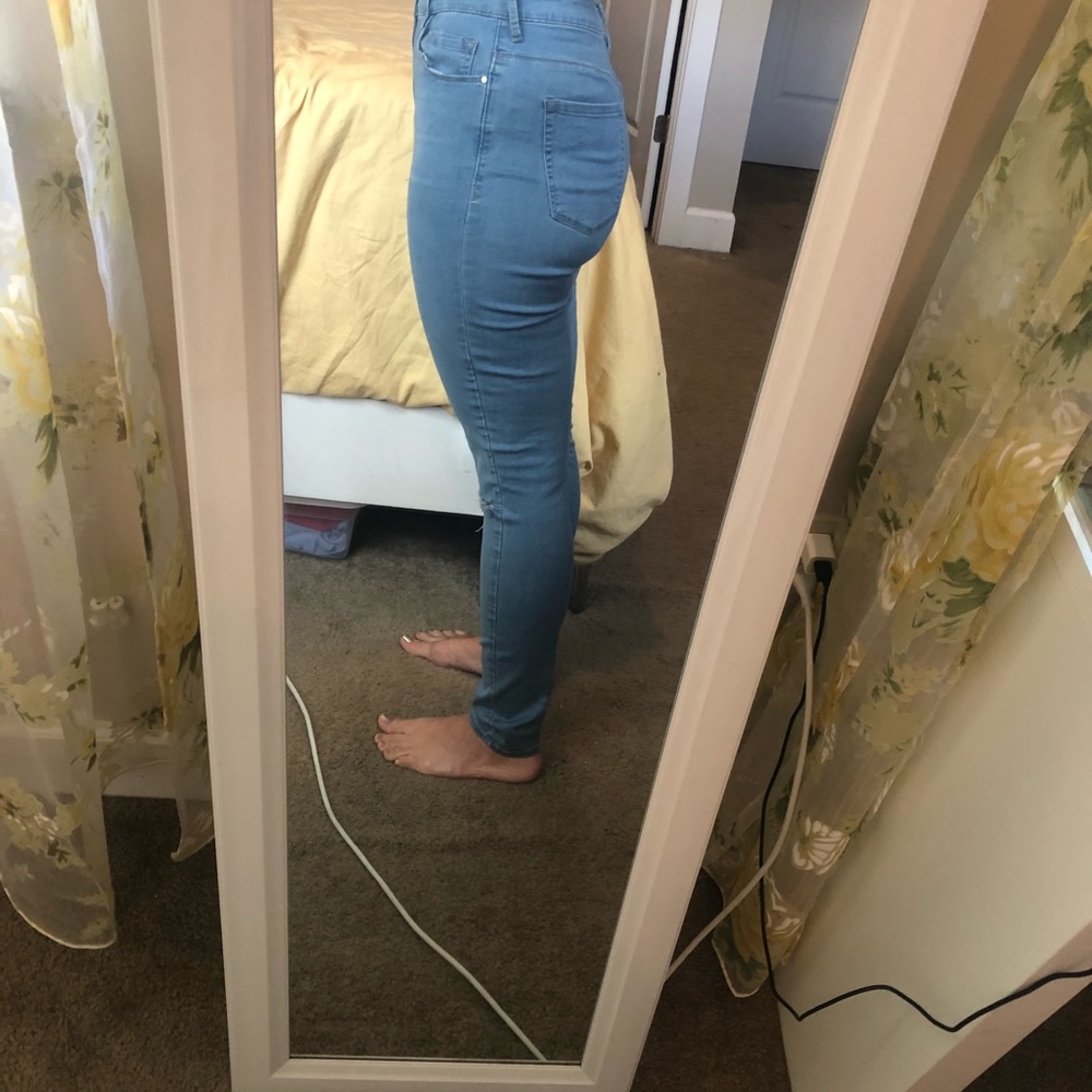 “Super High Rise Skinniest” Bullhead Jeans - Picture 2 of 3